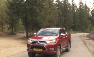 חי באוטו: טויוטה היילקס במבחן דרכים (צילום: מתוך חי בלילה)