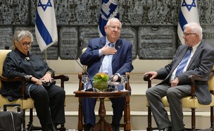 ראובן ונחמה ריבלין עם נח שטרן (צילום: מארק ניימן / לע"מ)