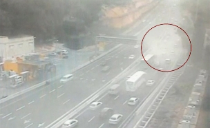 תיעוד: עננת המלט בכביש 1 (צילום: נתיבי ישראל, חדשות)