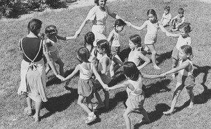 במעגל נחוגה (צילום: George Pickow, getty images)