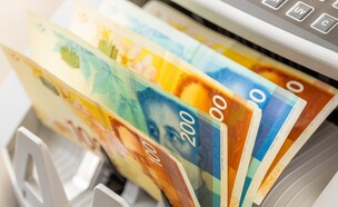 מכונת לספירת שטרות (צילום: Andrzej Rostek, shutterstock)