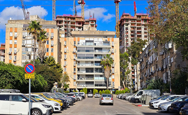אתר בנייה בתל אביב (צילום: Protasov AN - shutterstock)